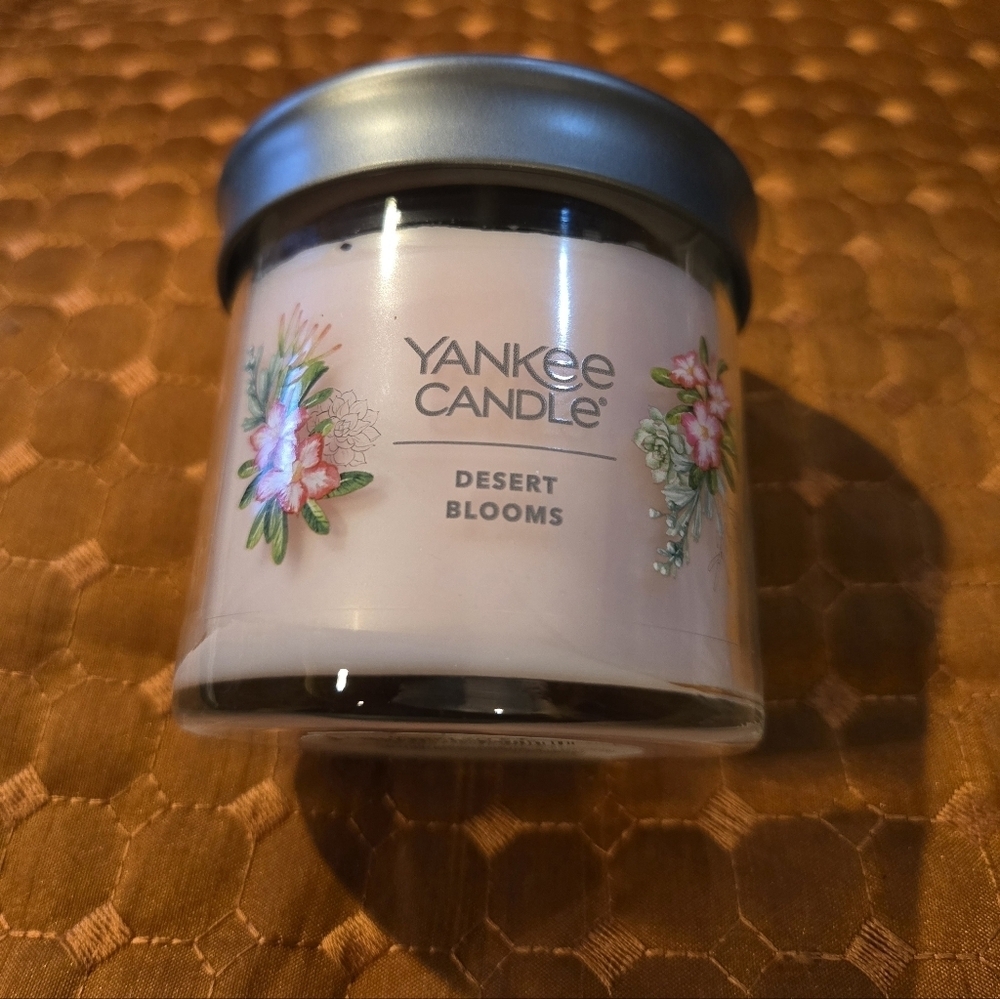 NEW! Yankee Signature Candle /Desert Blooms/ Small Tumbler - Picture 5 of 7